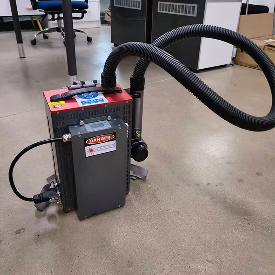 50W 100W 200W Mopa Rust Paint Removal Backpack Pulse Laser Cleaning Machine